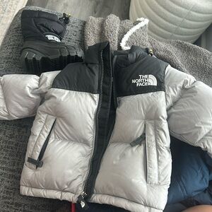 The north face toddler puffer jacket size 3t